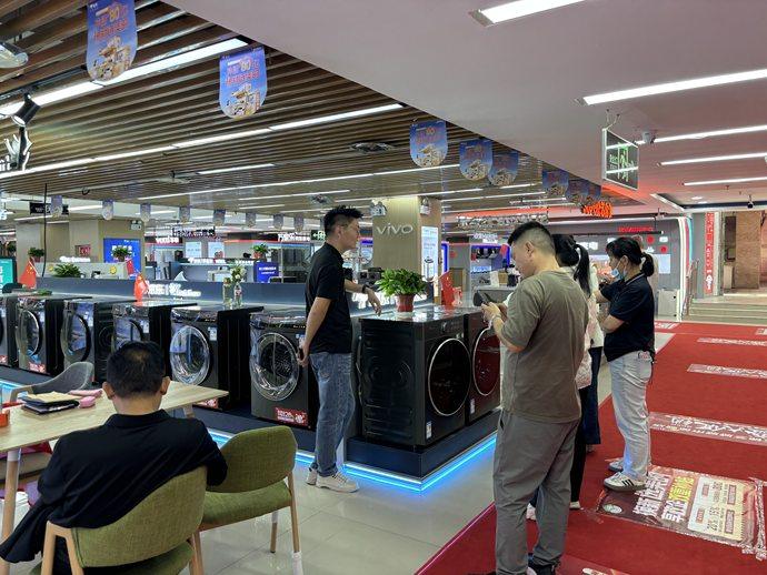 活力四射！鄭州消費(fèi)品“以舊換新”邂逅“十一”假期，家電銷售火熱